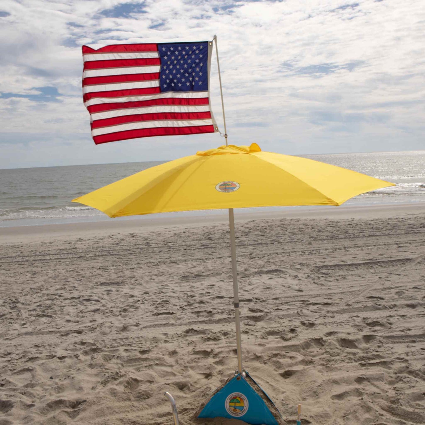 Flag Pole with American Flag (ONLY FOR USE WITH THE beachBUB® BEACH UMBRELLA SYSTEM)